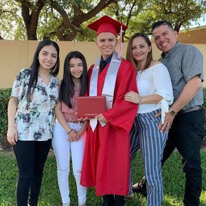 Meet your Posher, Omayra